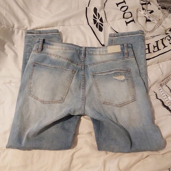 4/$25 Urban Heritage distressed, washed blue jeans - Picture 3 of 15
